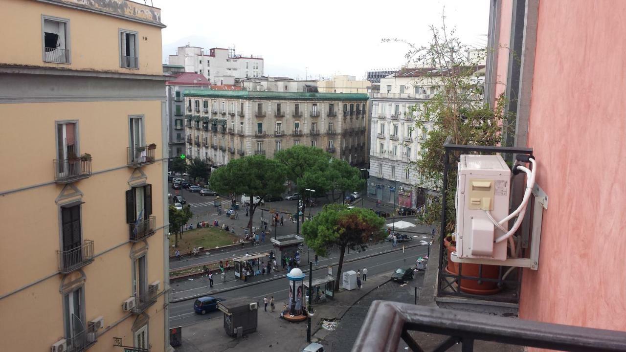 Una Casetta Al Centro Di Napoli Exterior photo